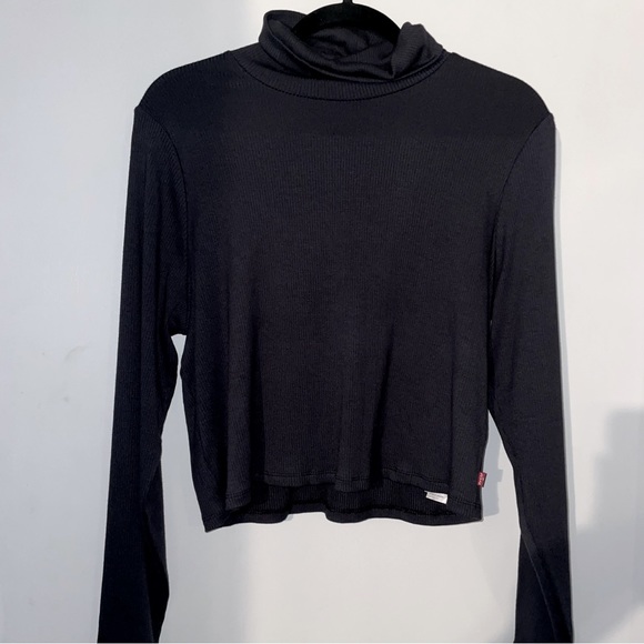 NWT Levi’s Navy Long Sleeve Ribbed Turtle Neck Top - Picture 1 of 3